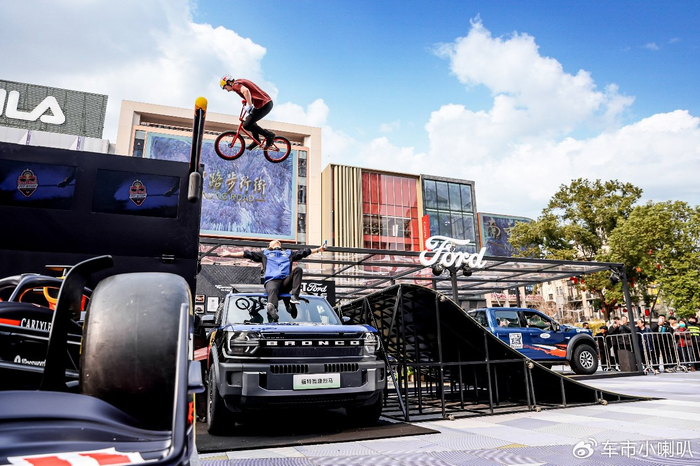 从校园课堂到城市广场，福特中国携手奥地利Red Bull掀起赛车文化热潮|马乐平|福特智趣烈马|越野|同济大学|活动_新浪体育_新浪新闻